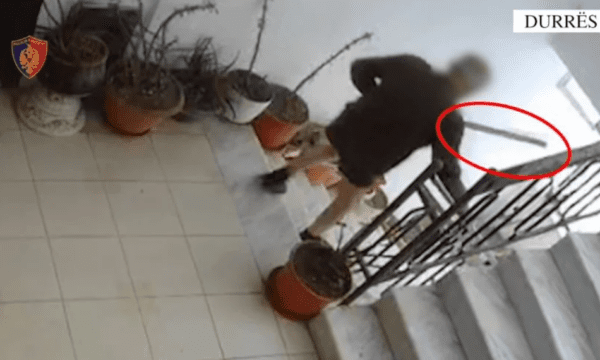 I moshuari në Durrës tenton të vrasë gruan duke e goditur me shkop druri në kokë, policia e kap në flagrancë