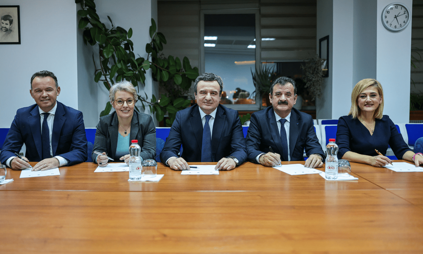 Koalicioni Vetëvendosje ende nuk ka publikuar listën e kandidatëve