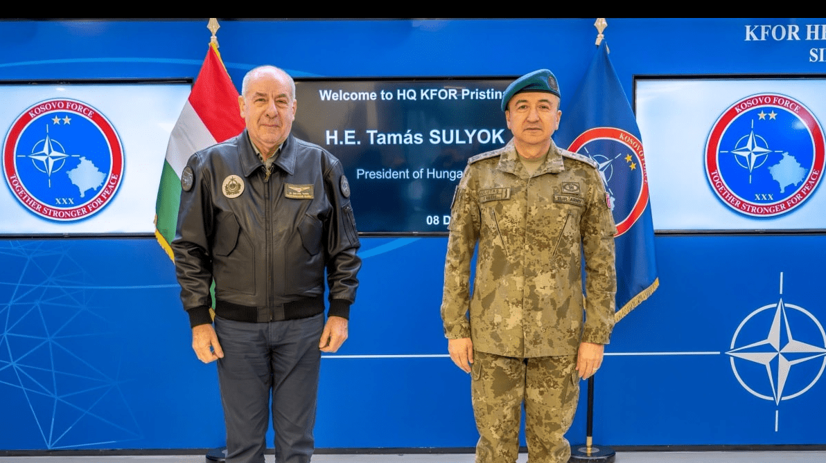 Komandanti i KFOR-it flet me presidentin e Hungarisë për sigurinë në Kosovë