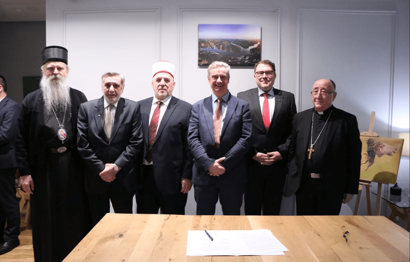 Hargreaves me krerët fetarë nënshkruajnë Deklaratën kundër dhunës me bazë gjinore