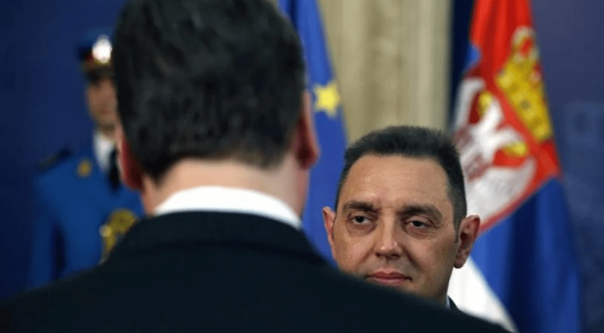 Si po e nxit Vulini “Botën Serbe” përmes referendumit të detyrueshëm në Serbi