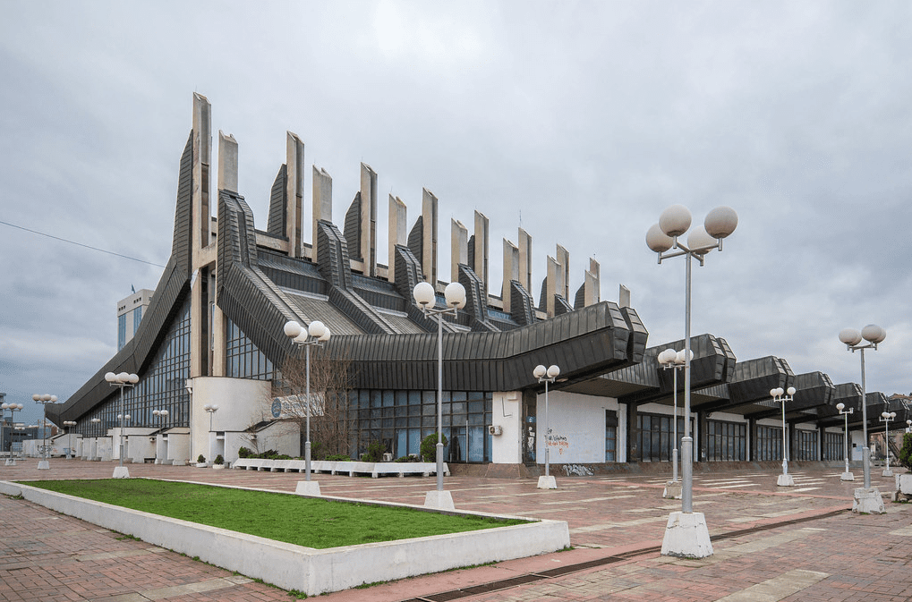 Pallati i Rinisë ndan nga 600 euro për secilin punëtor në fundvit