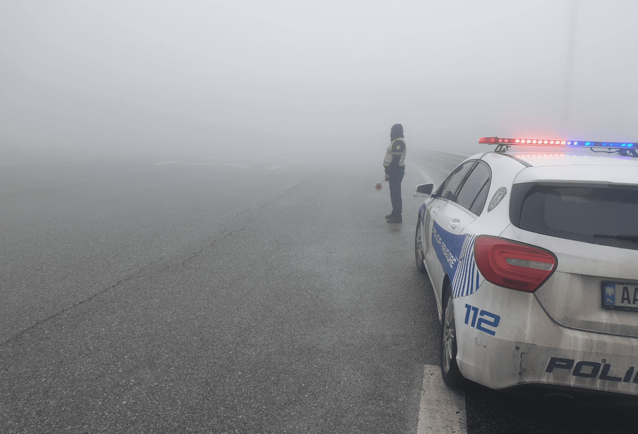 Mjegull në “Rrugën e Kombit”, Policia shqiptare apelon për kujdes