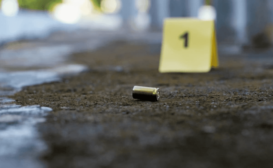 I dyshuari për tentim-vrasje në Pejë ende në arrati, u gjetën tri gëzhoja në vendin e ngjarjes