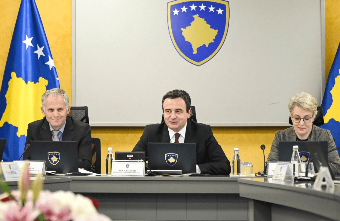 Qeveria ndan nga 100 euro për fëmijët dhe pensionistët