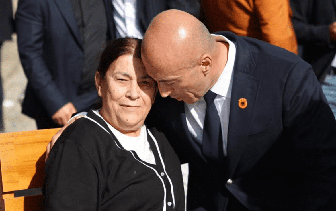 Anita Haradinaj: Nana Rukë qau prej komenteve të Krasniqit të VV-së