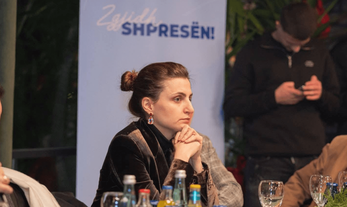 Ymeri: Vendi ka vendos me përzanë rininë, duke duartrokit Kurtin e marr 100 euro