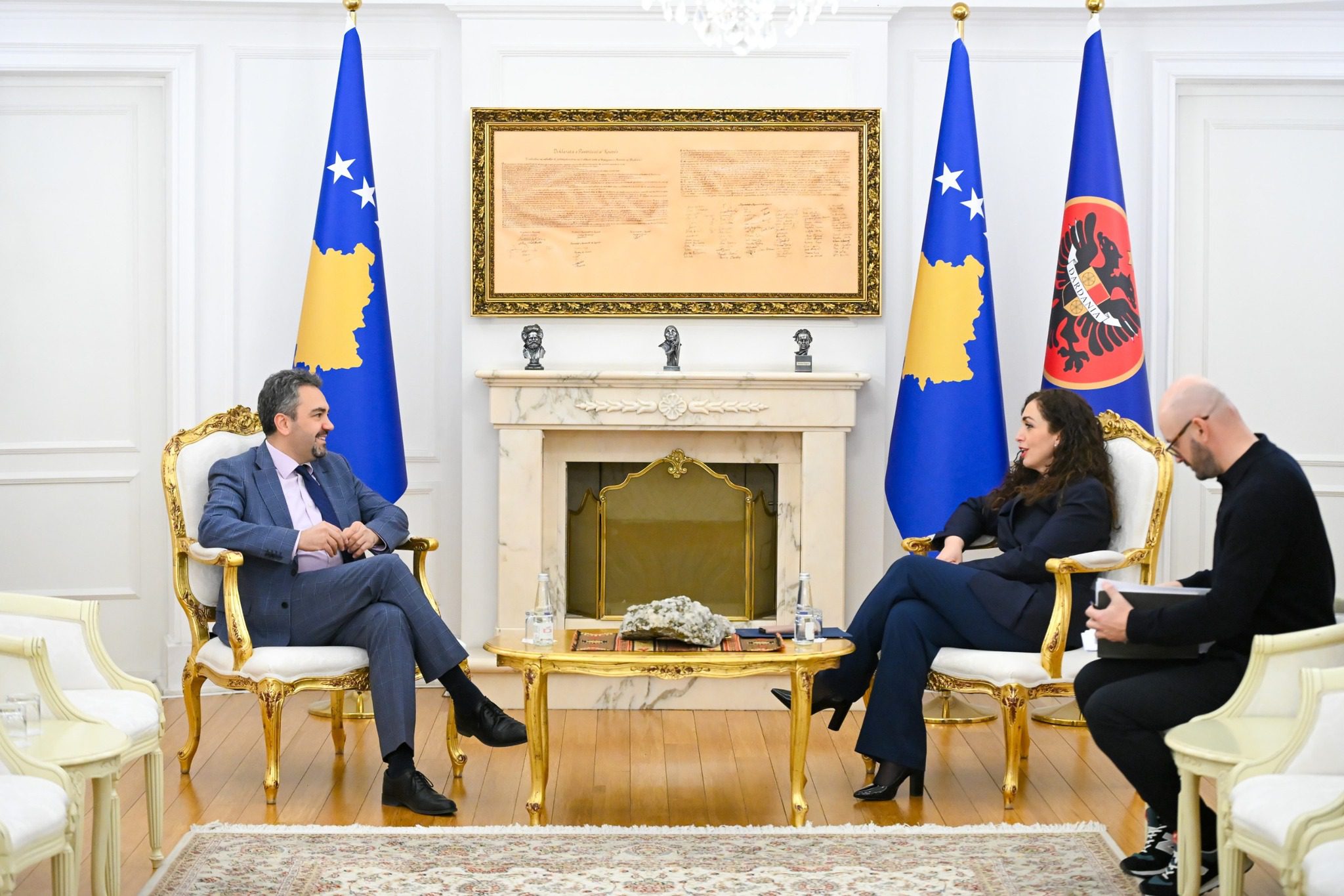 Presidentja Osmani takohet me kryesuesin e KQZ-së, Kreshnik Radoniqin