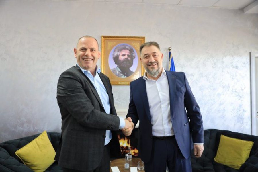 Lushtaku: Ramiz Lladrovci nuk është PDK