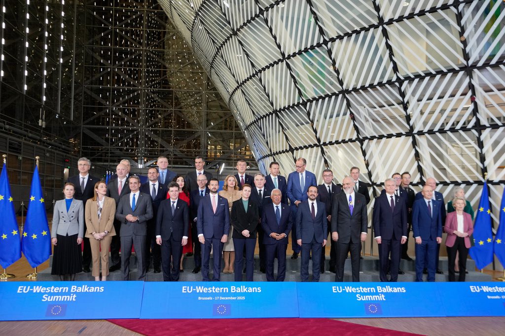 BE: Mosnormalizimi i marrëdhënieve Kosovë-Serbi po i mban të dyja palët larg Unionit