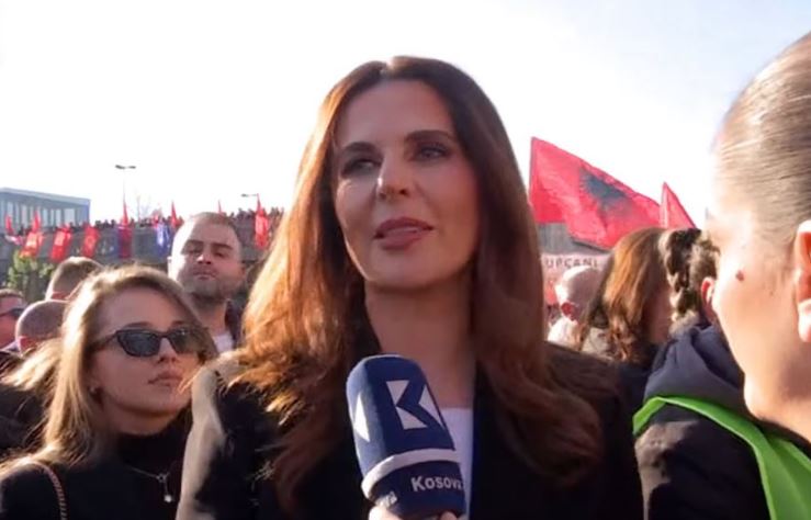 Çitaku në protestën për ish-krerët e UÇK-së: Jam këtu si shqiptare, jo si zyrtare politike