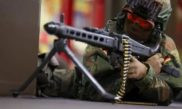 Mijëra fishekë municionesh të ushtrisë gjermane janë vjedhur nga kamioni