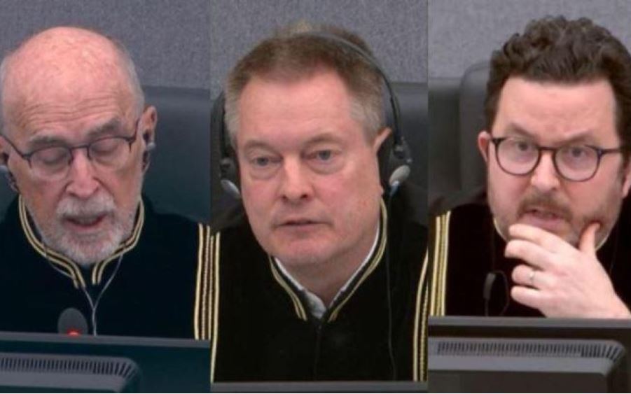 Gjyqtarët e Speciales “nervozohen” pse mbrojtja e krerëve të UÇK-së paraqiti prova të krimeve serbe