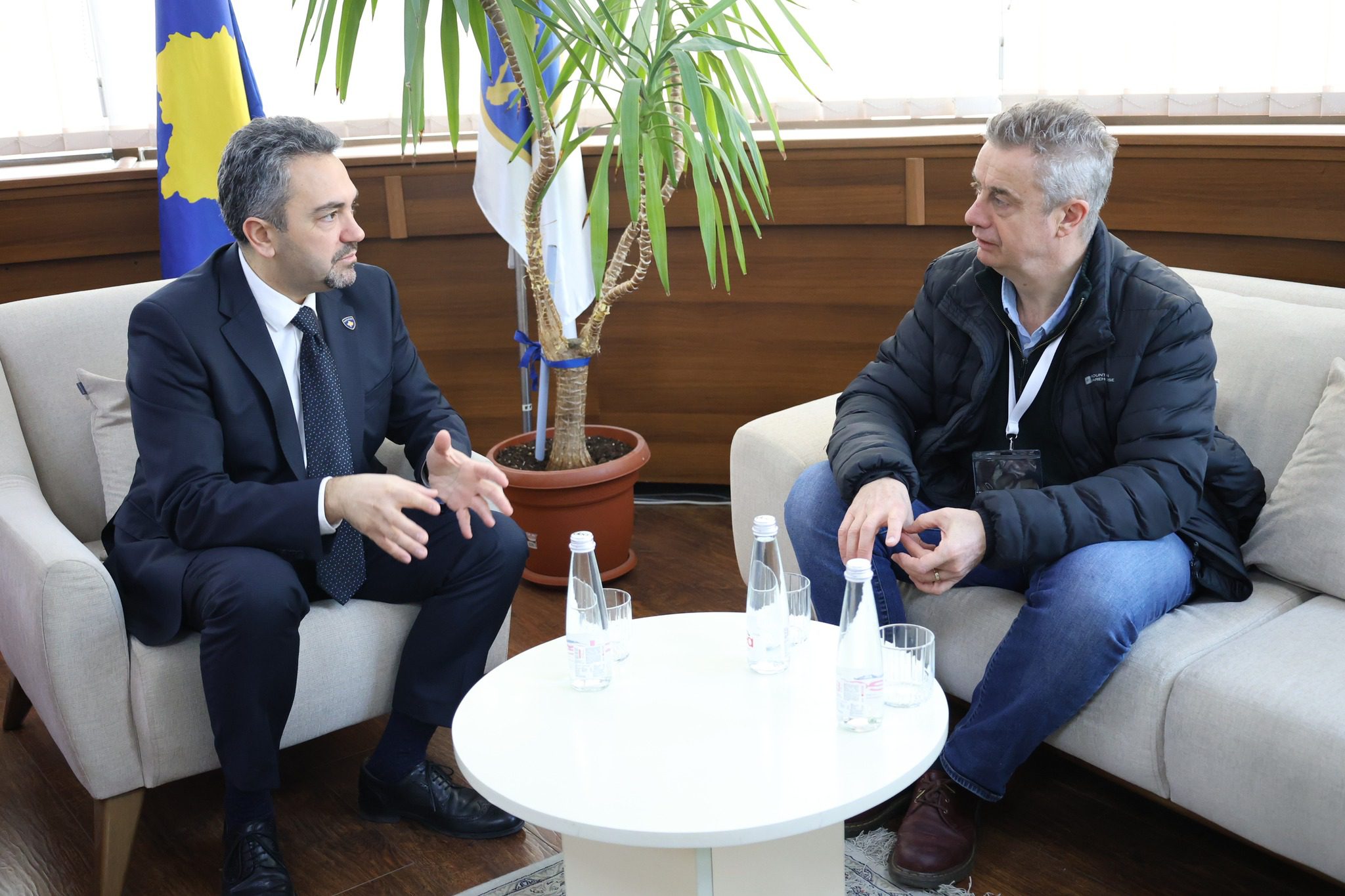 Hargreaves pas vizitës në KQZ: Uroj një demonstrim të suksesshëm të demokracisë