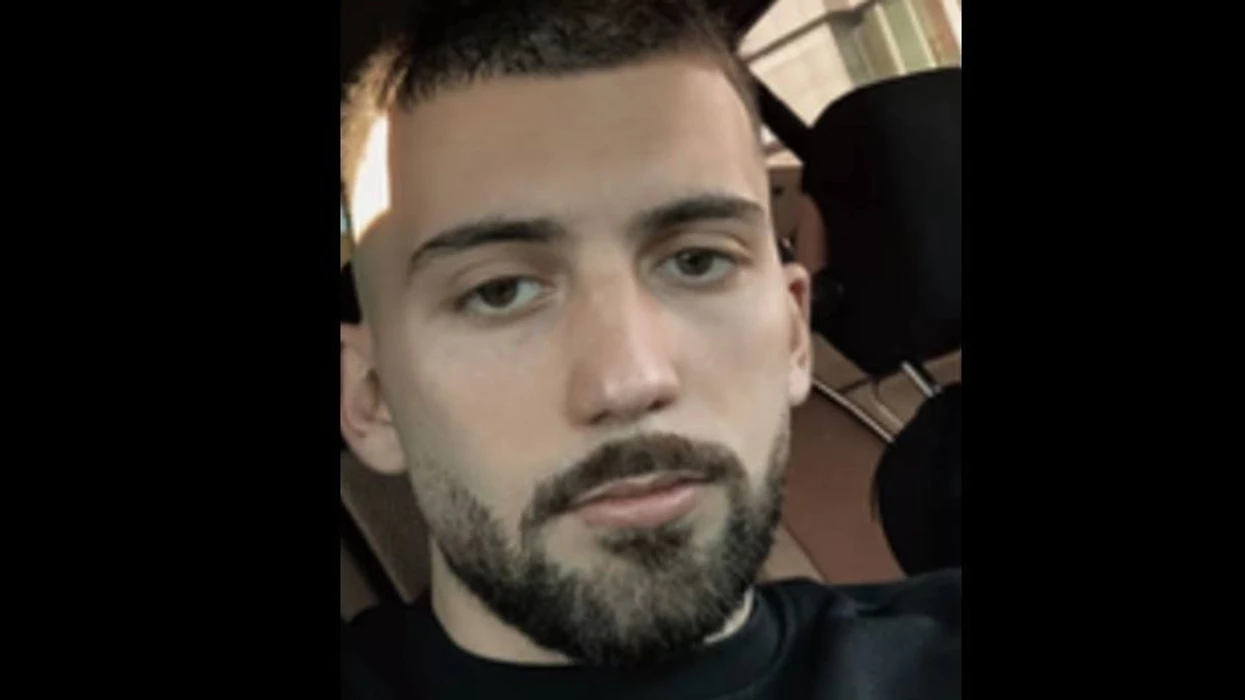 Policia kërkon ndihmën e qytetarëve për lokalizimin e Brendon Ajazaj, i dyshuar për plagosjen në Pejë