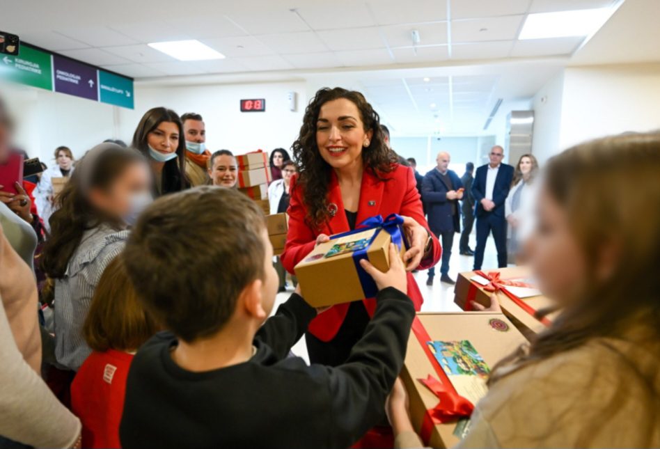 Presidentja u dërgon dhurata fëmijëve në repartin e hemato-onkologjisë