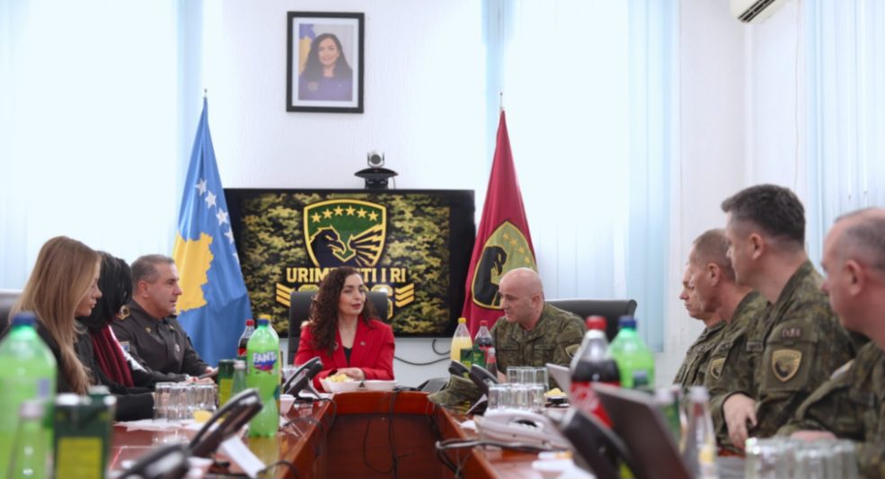 Osmani viziton FSK-në për fundvit