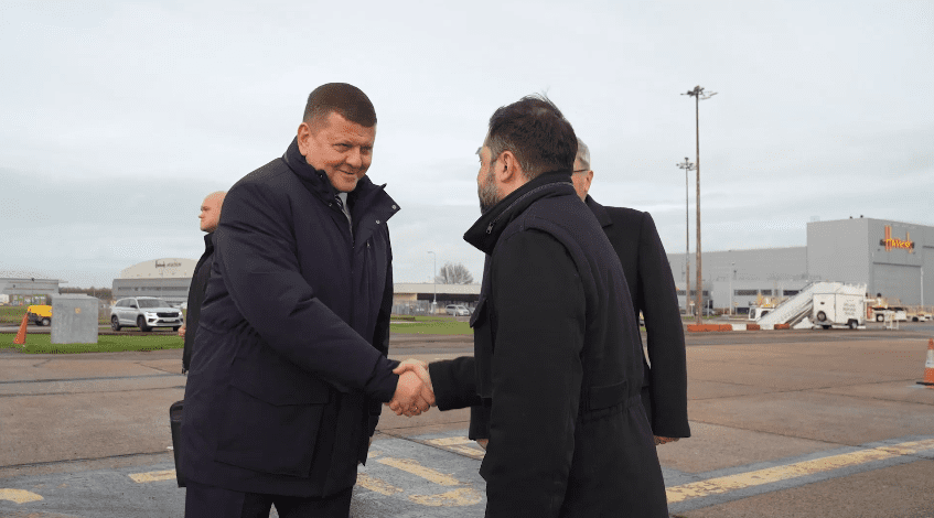 Zelensky në Britani pritet nga ish-shefi i ushtrisë që ai e shkarkoi