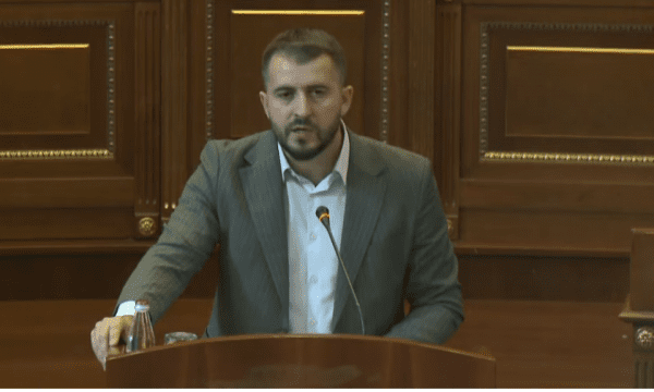 Lushtaku kërkon që deputetëve t’u bëhet testi se a përdorin substanca narkotike