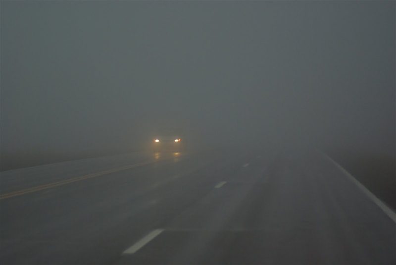 Policia apelon shoferët: Përdorni dritat, mjegulla po krijon rrezik në rrugë