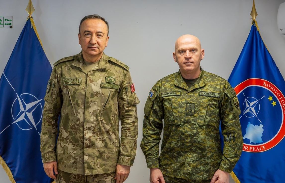 Ulutash takihet me komandantin Jashari