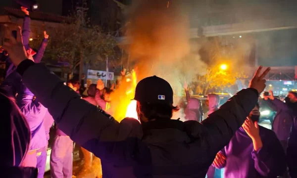 BBC: Starlink thuhet se është bërë falas në Iran, por protestuesit po marrin rreziqe të mëdha duke e përdorur atë