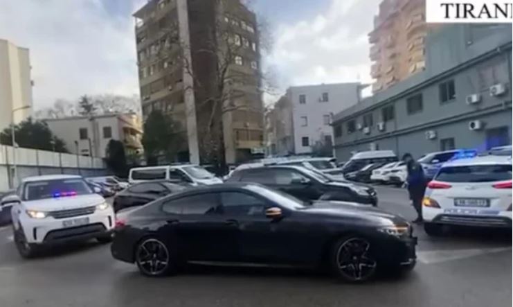 Shpallet në kërkim shtetasi kosovar, dyshohet se e shiti veturën e vjedhur në Shqipëri