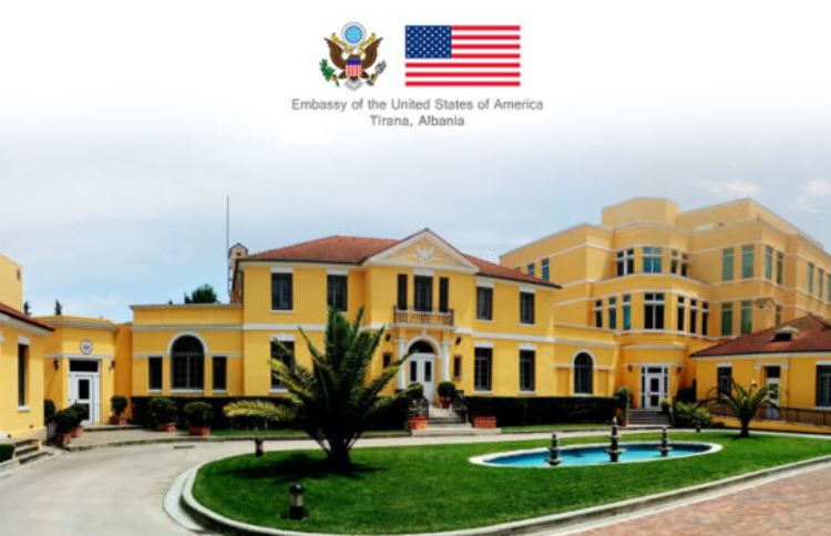 Ambasada e ShBA-së në Shqipëri iu kërkon qytetarëve amerikanë që të shmangin protestën