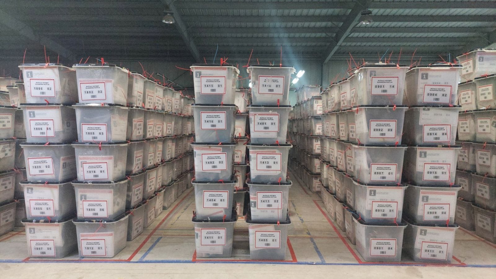 Mbyllet numërimi i votave me postë të mbërritura në Kosovë, mbi 3 mijë pako ende jashtë vendit