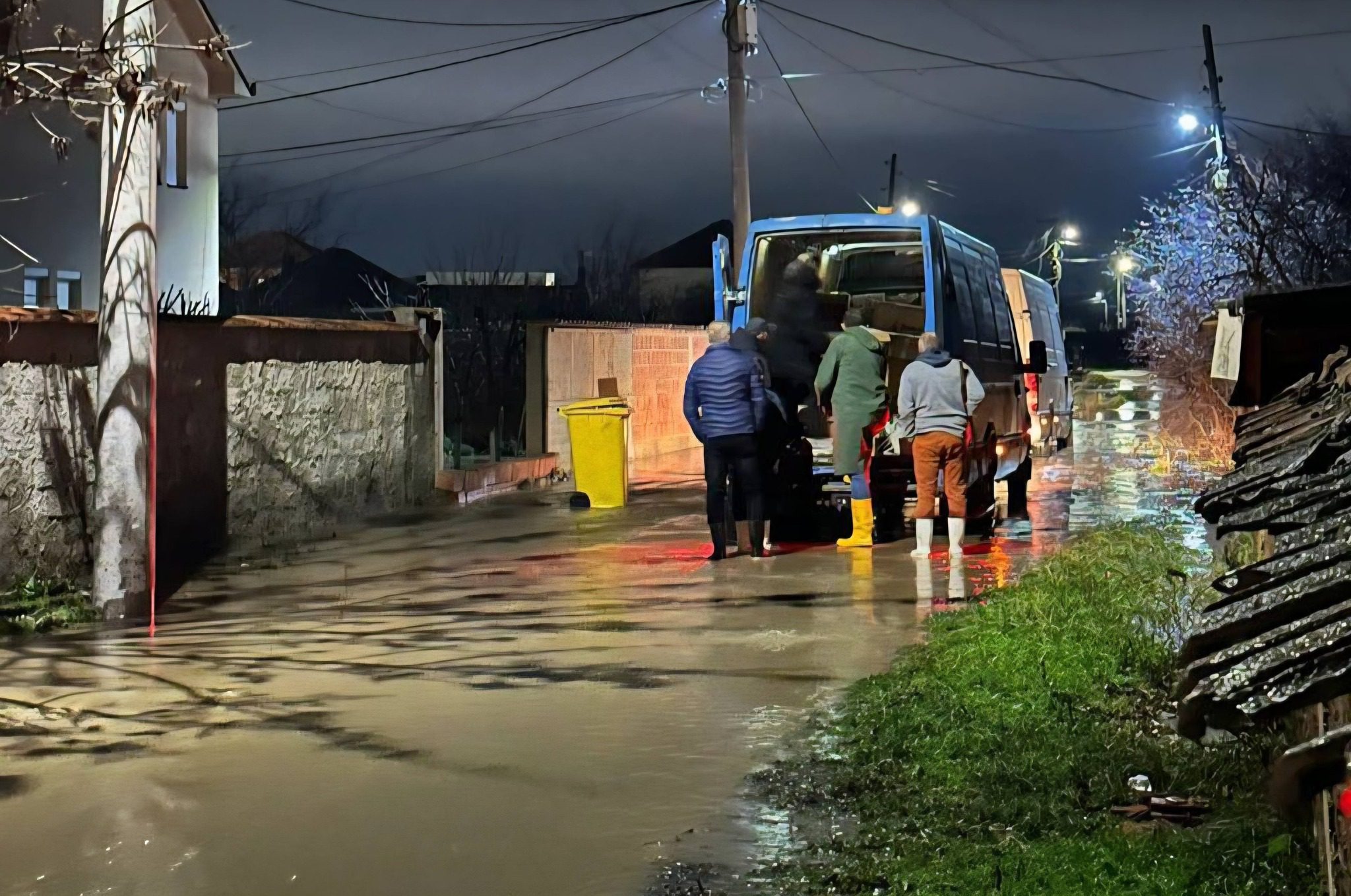 Komuna e Fushë Kosovës bashkë me BIK-un shpërndan ndihma për familjet në nevojë në zonat e prekura