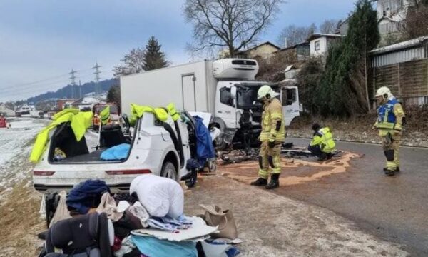 Vdes vogëlushi i familjes që u aksidentua tragjikisht derisa po kthehej në Gjermani nga Kosova