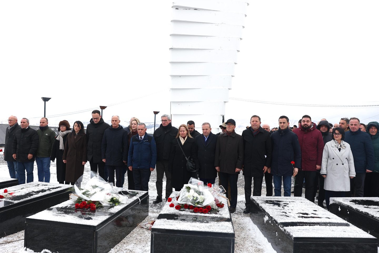 Me homazhe në Varrezat e Dëshmorëve nis “Flaka e Janarit” në Gjilan