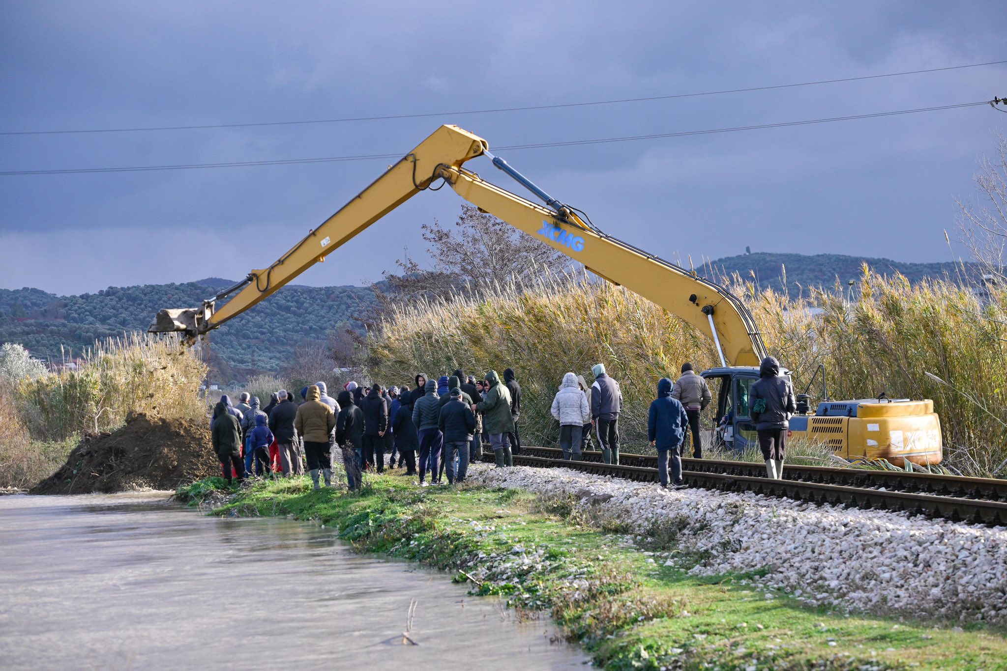 Vërshimet në Shqipëri – Rama ndan pamje nga terreni