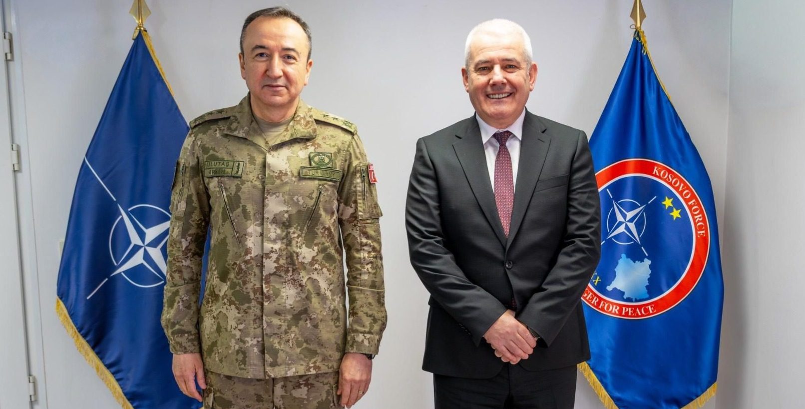 Komandanti i KFOR-it takohet me Sveçlën, folën për situatën e sigurisë në Kosovë