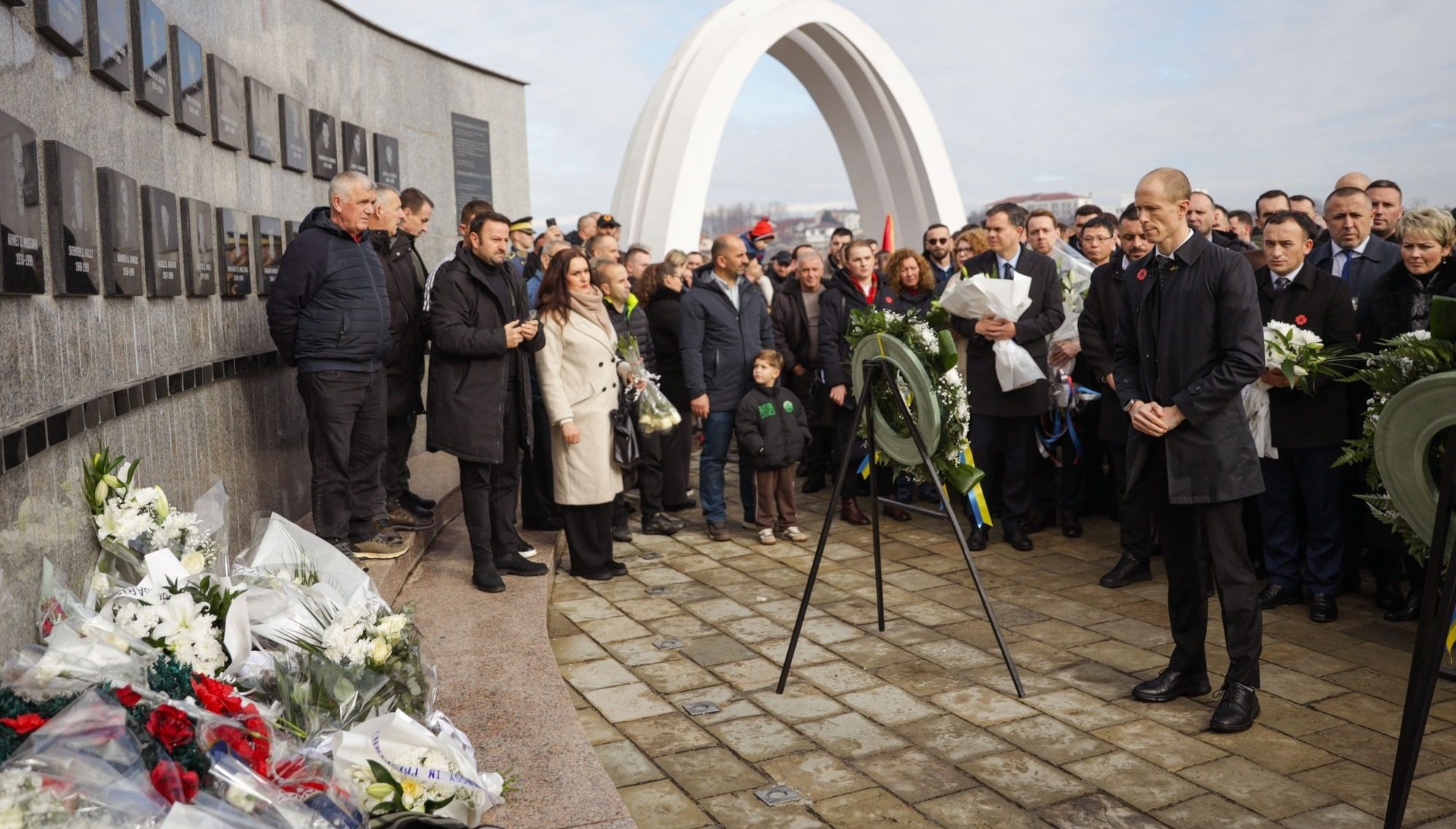 Ambasada e SHBA-së për Reçakun: Akt që tronditi botën, nuk harrohet kurrë