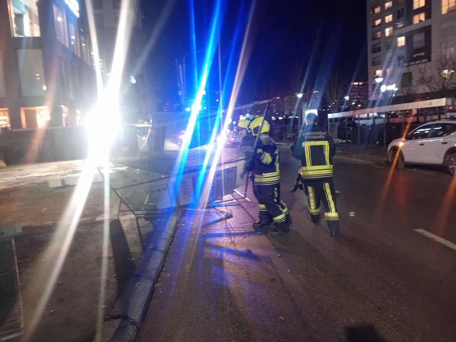 Erërat e forta shkaktojnë dëme materiale në disa zona të Prishtinës, komuna del me njoftim