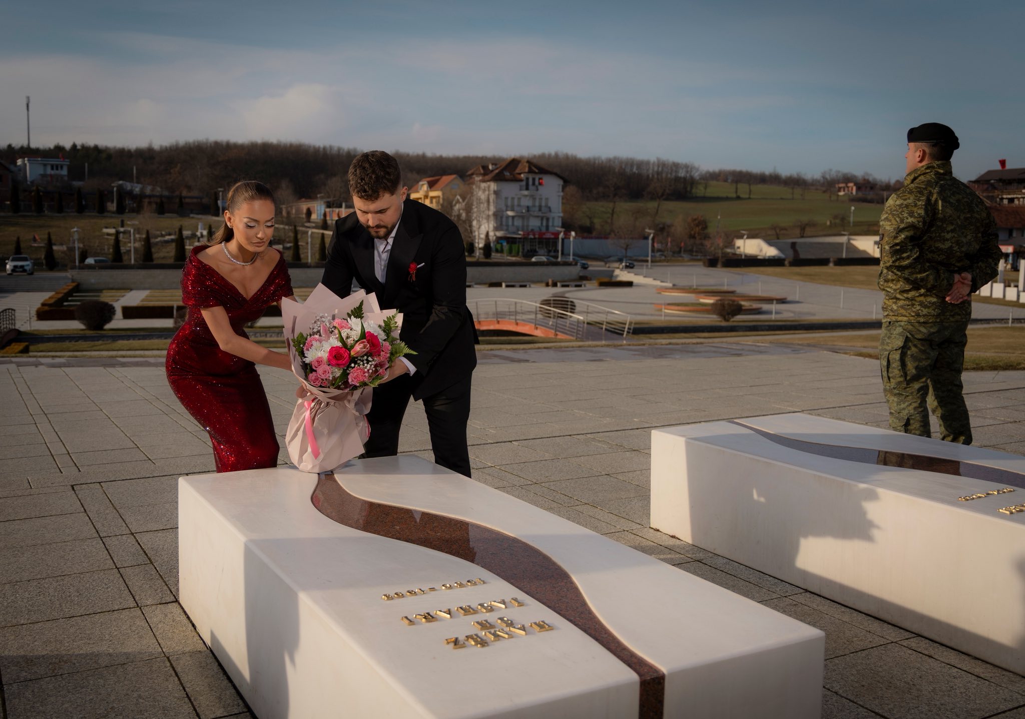 Bekim Jashari emocionon me urimin për fejesën e Hamzës së ri: Edhe në mes të betejës tre-ditore, kënga s’pushoi kurrë