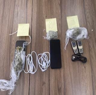 Kontrabandë në burgun e Mitrovicës  kapen droga dhe telefonat para se të hyjnë brenda