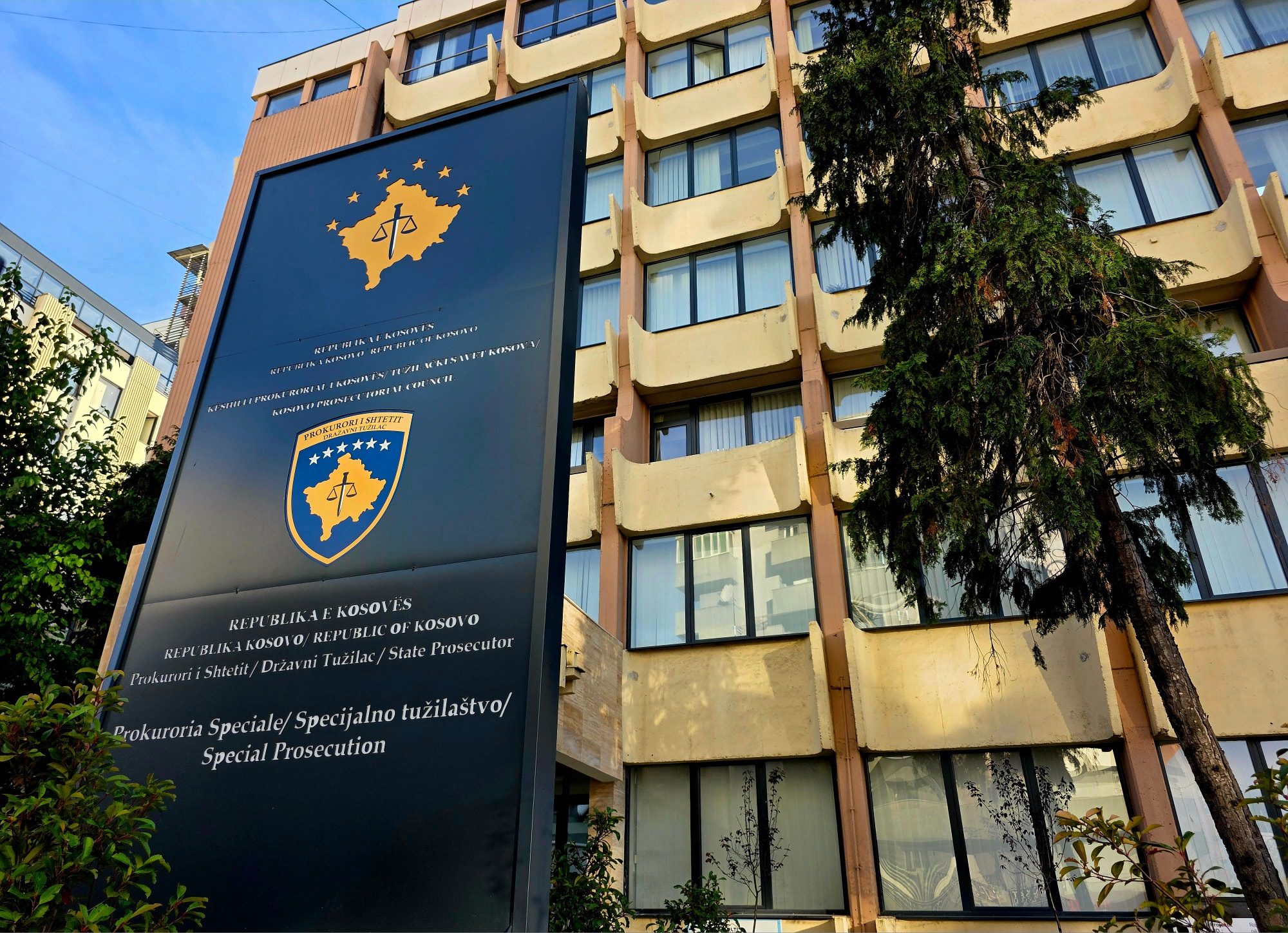 Arrestohet zyrtari i dyshuar për keqpërdorim në prokurim publik