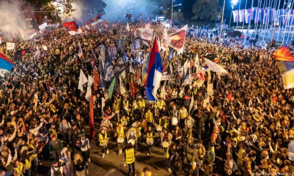 Bie ndjeshëm mbështetja e serbëve për anëtarësimin në BE