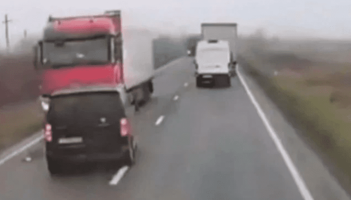 Publikohen pamje të aksidentit tragjik në Rumani ku vdiq edhe tifozi shqiptar