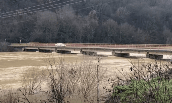 Vërshimet në Kosovë/ IKSHPK del me njoftim: Në këto komuna është ndërprerë uji i pijes