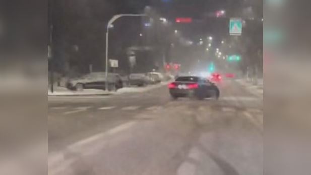 Prishtinë: Bënte “stila” me veturë, Policia e gjobit me 150 euro