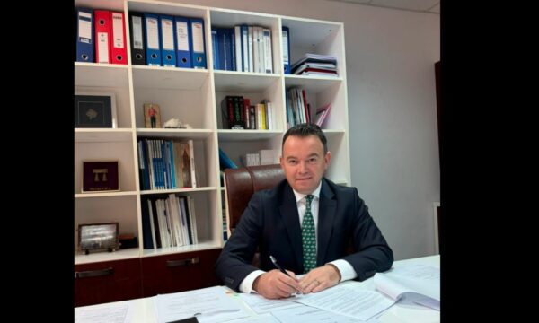 Peci njofton për rrënimin dhe lirimin e hapësirës publike te Stacioni i Autobusëve në Mitrovicë të Jugut