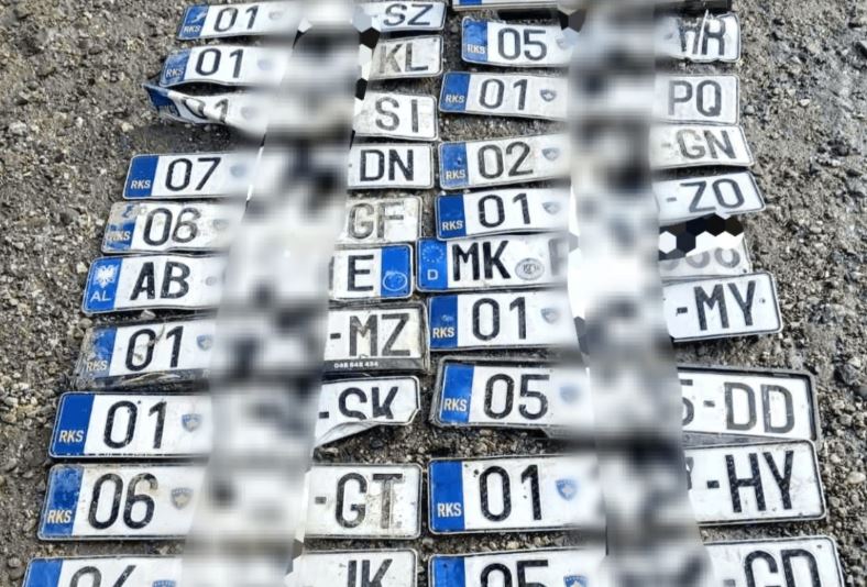 Pas vërshimeve në rrugën Prishtinë–Ferizaj, gjenden tabela automjetesh: Pronarët mund t’i marrin në Graçanicë