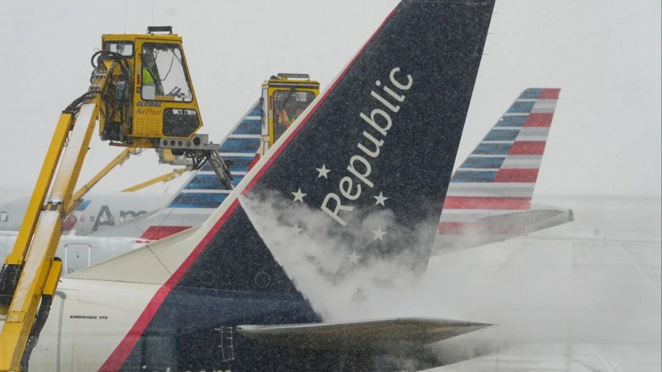 Stuhia e akullt godet SHBA-në, mbi 4 mijë fluturime të anuluara dhe probleme me energjinë