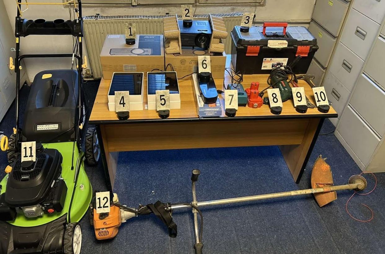 Arrestohen dy persona, kryen vjedhje në tri institucione arsimore në Viti