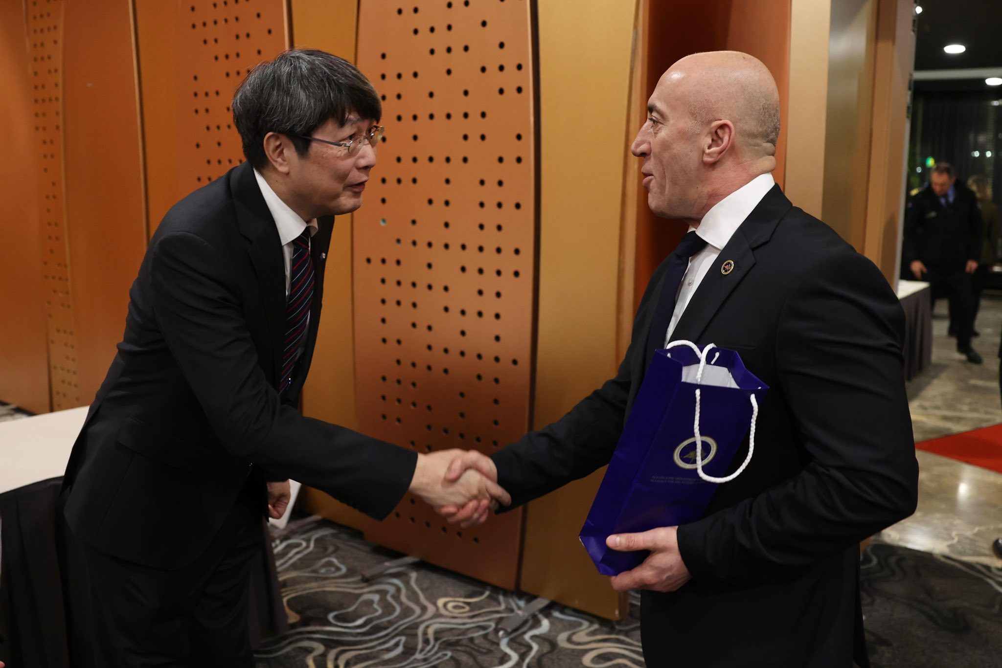 Haradinaj uron ambasadorin japonez për Ditën Kombëtare