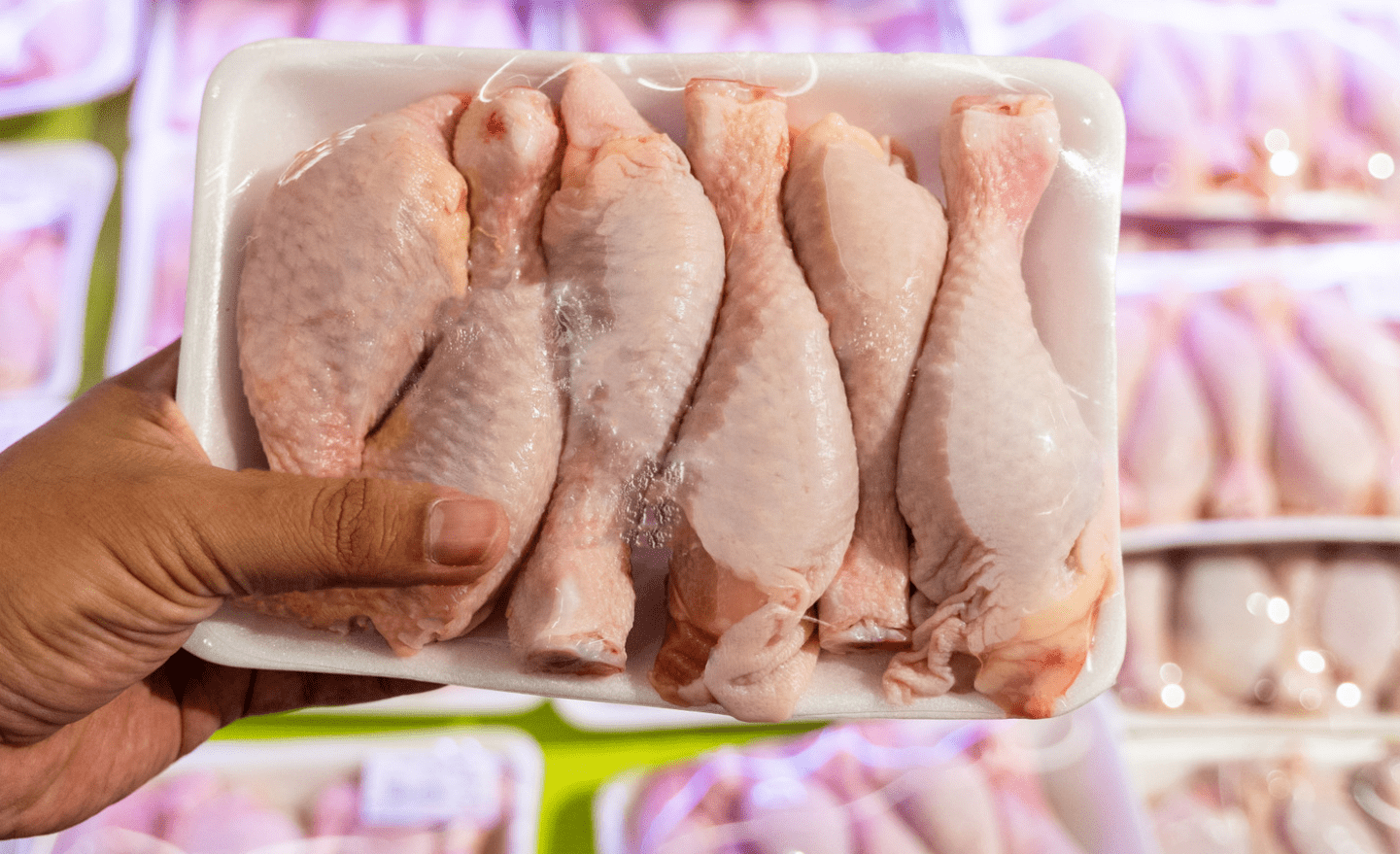 Prania e bakteries ‘Salmonella’, asgjësohen 19 mijë kilogramë mish pule