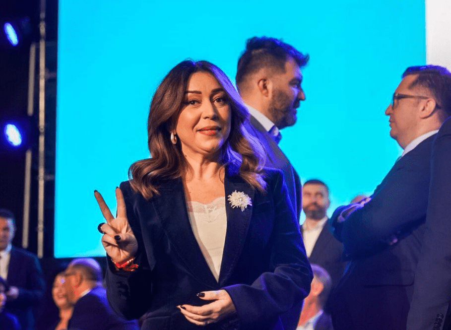 Adelina Thaqi bëhet deputete për herë të parë – tejkalon edhe kuotën gjinore